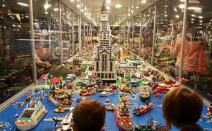 Большая выставка моделей из Лего