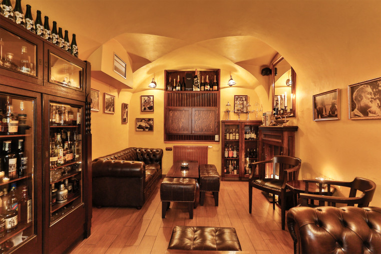Hemingway Bar - Топ 5 лучших баров Праги