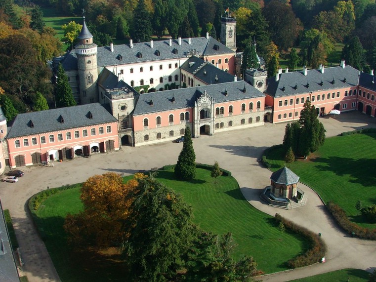 Sychrov - Самые красивые замки Чехии