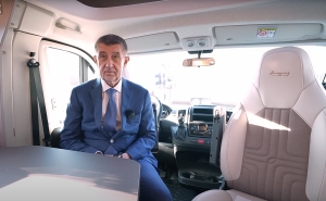 Видео: Андрей Бабиш купил дом на колесах и планирует ездить в нем по стране, встречаясь с будущими избирателями