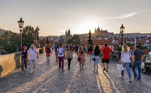Весной Чехию посетило значительно больше туристов, чем в 2021 году. Но все еще меньше, чем до пандемии