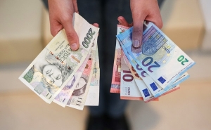 Петр Фиала не назначил уполномоченного министра по принятию евро, вопрос о единой европейской валюте остается открытым до октября