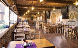 Владелец ресторана в Праге открыл свое заведение и легально принимает гостей