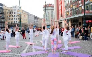 День йоги в Праге 2016