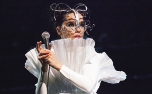 Певица Björk выступит в Праге 2023