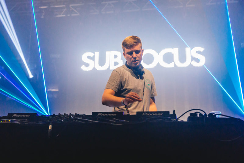 Sub focus back. Sub Focus фокус. Sub Focus исполнитель. Sub Focus musician. Sub Focus фото.